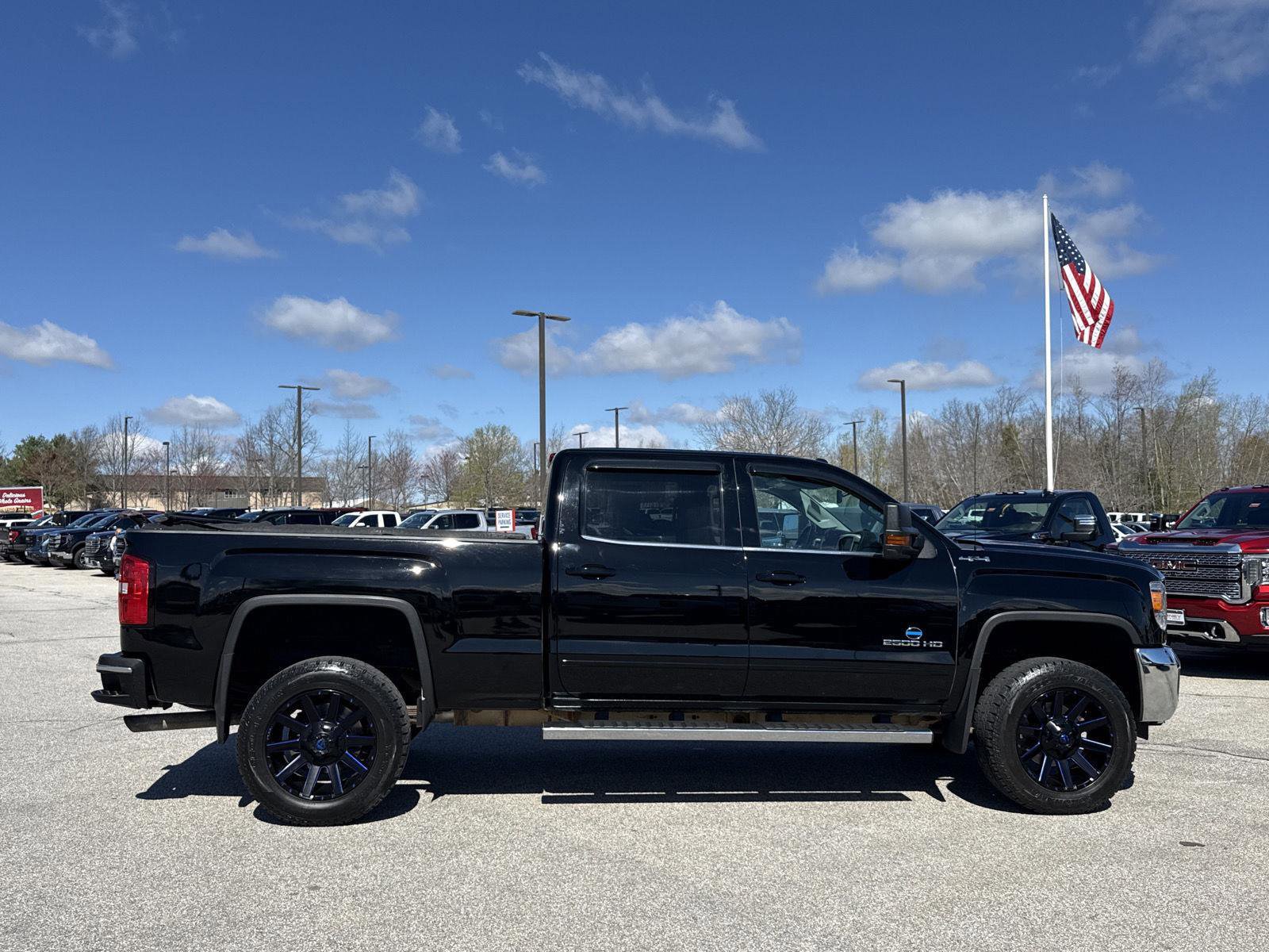 Used 2018 GMC Sierra 2500 SLE w/ HD SLE Preferred Plus Package AWD/4WD image 5