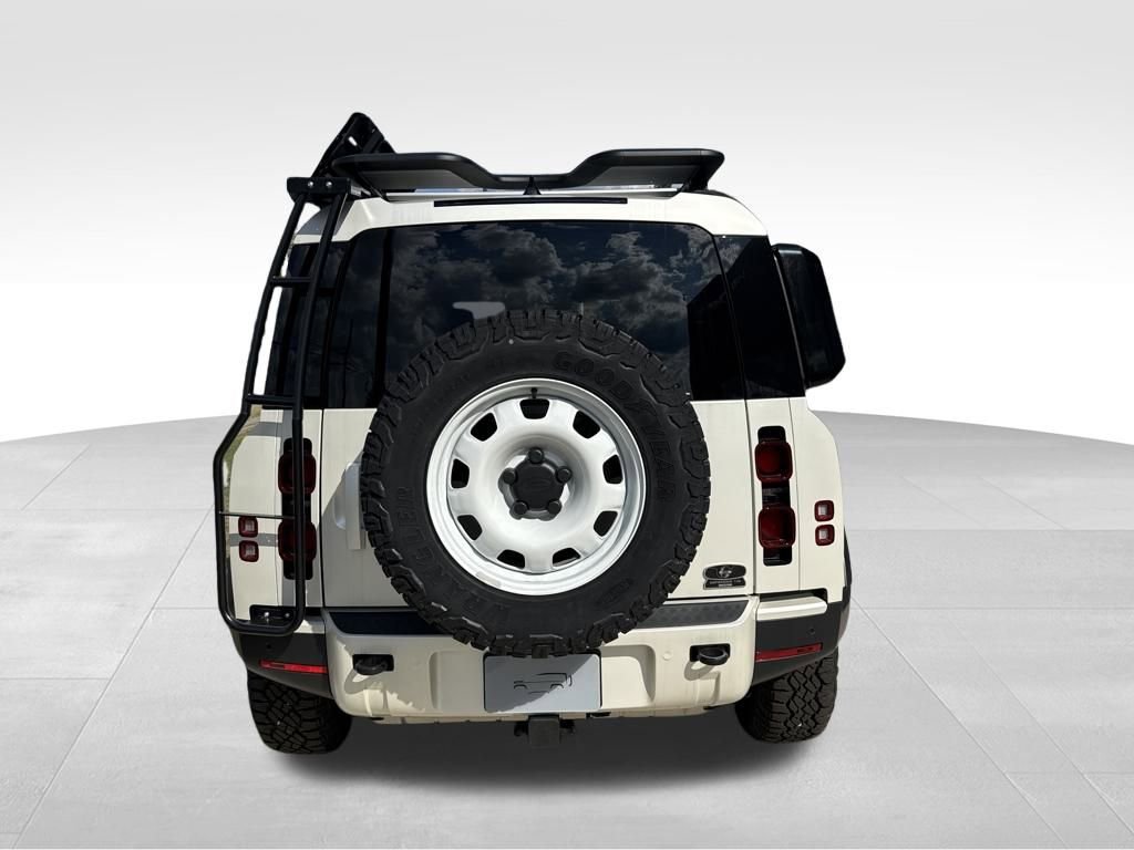 New 2024 Land Rover Defender 110 S image 24