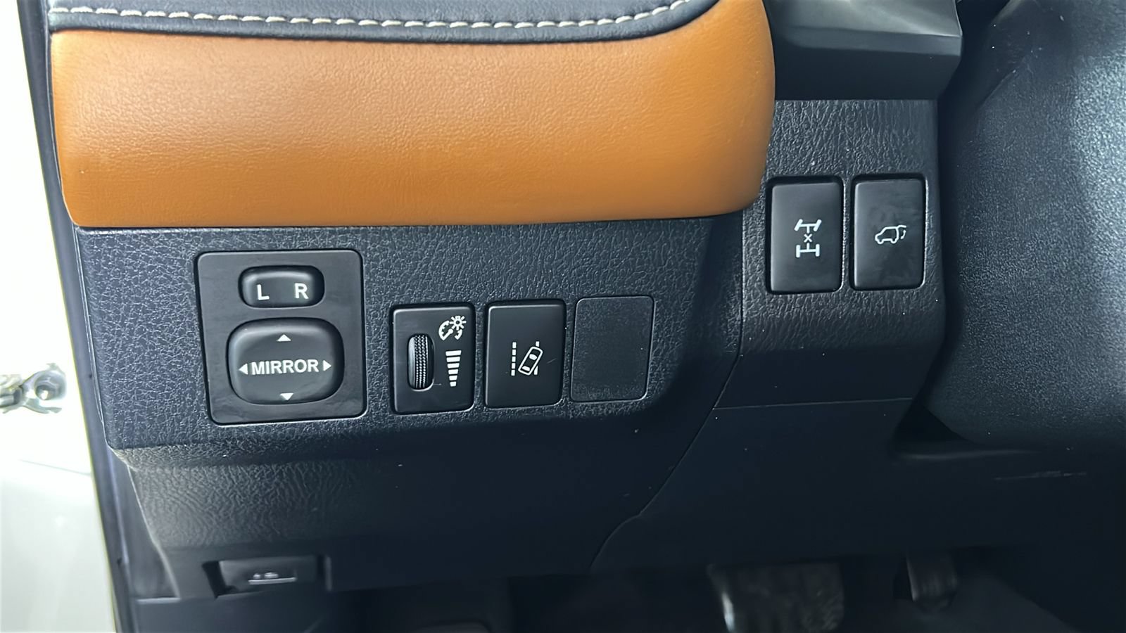 Used 2018 Toyota RAV4 SE w/ Power Extra Value Package AWD/4WD image 22