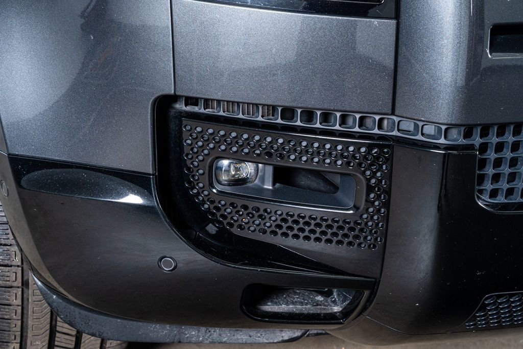 Used 2023 Land Rover Defender 130 X-Dynamic SE image 21