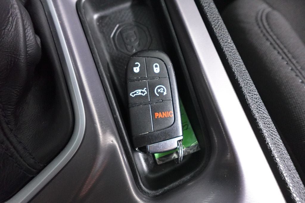 Used 2023 Dodge Charger R/T w/ Technology Group RWD image 21