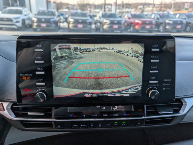 Used 2024 Toyota Sienna XLE image 12