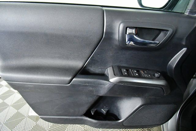 Used 2019 Toyota Tacoma TRD Sport image 21