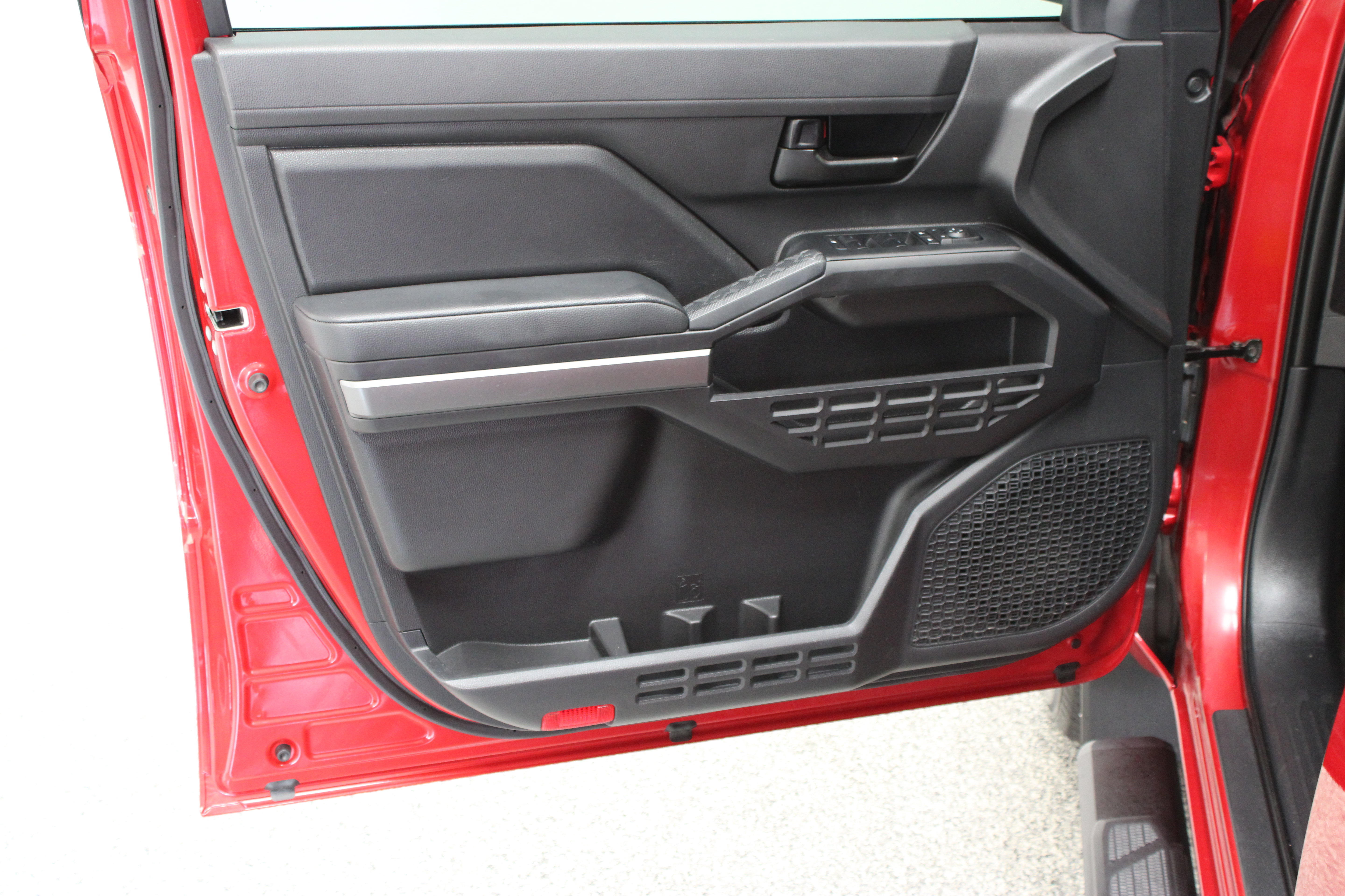 Used 2024 Toyota Tacoma SR5 AWD/4WD image 12