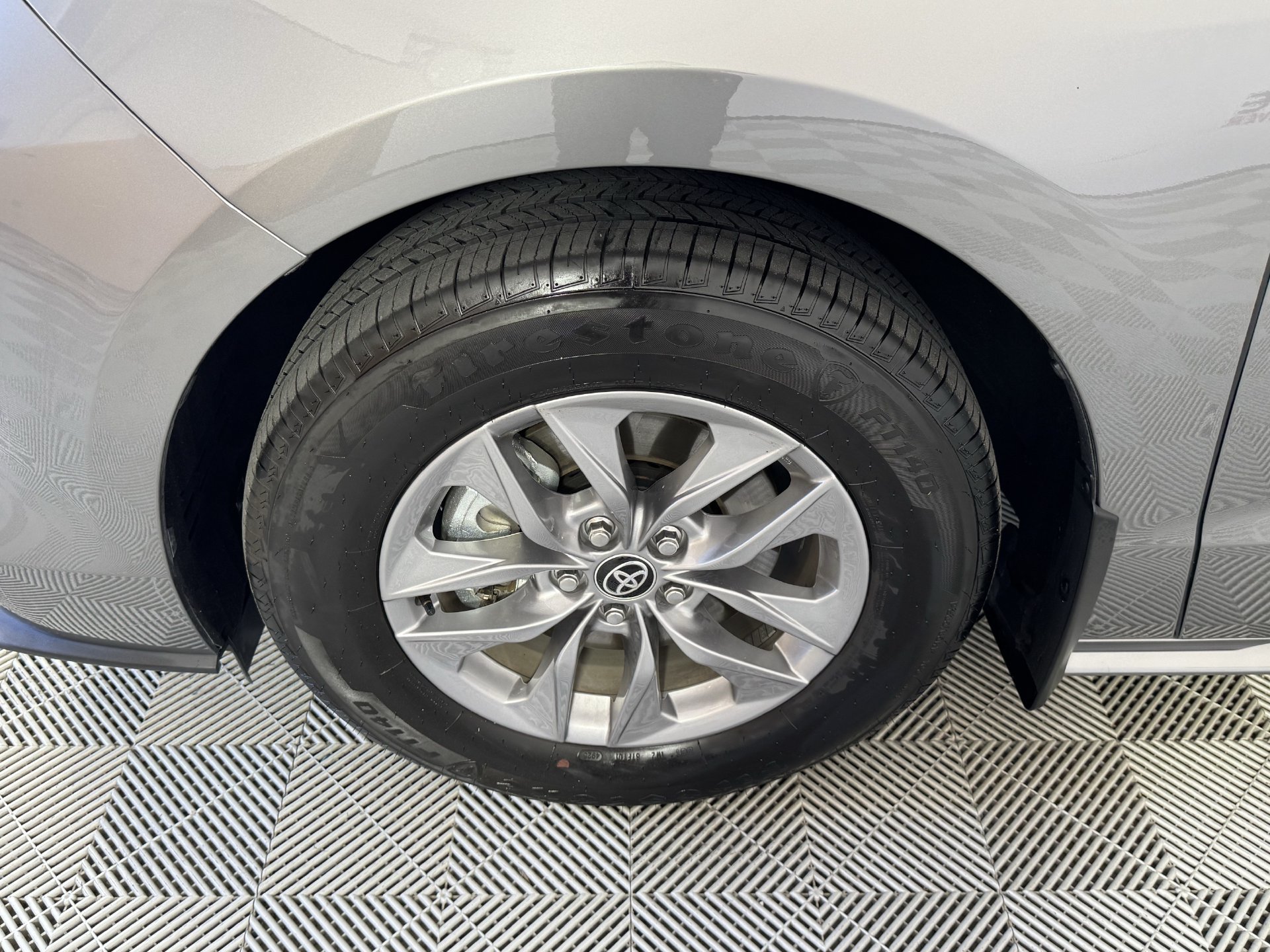 Certified 2026 Toyota Sienna XLE FWD image 33