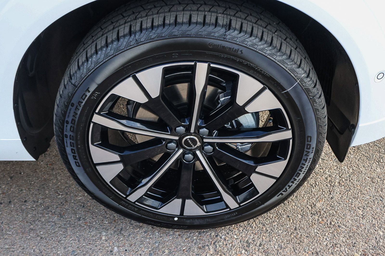 New 2026 Volvo XC60 B5 Plus w/ Climate Package image 14