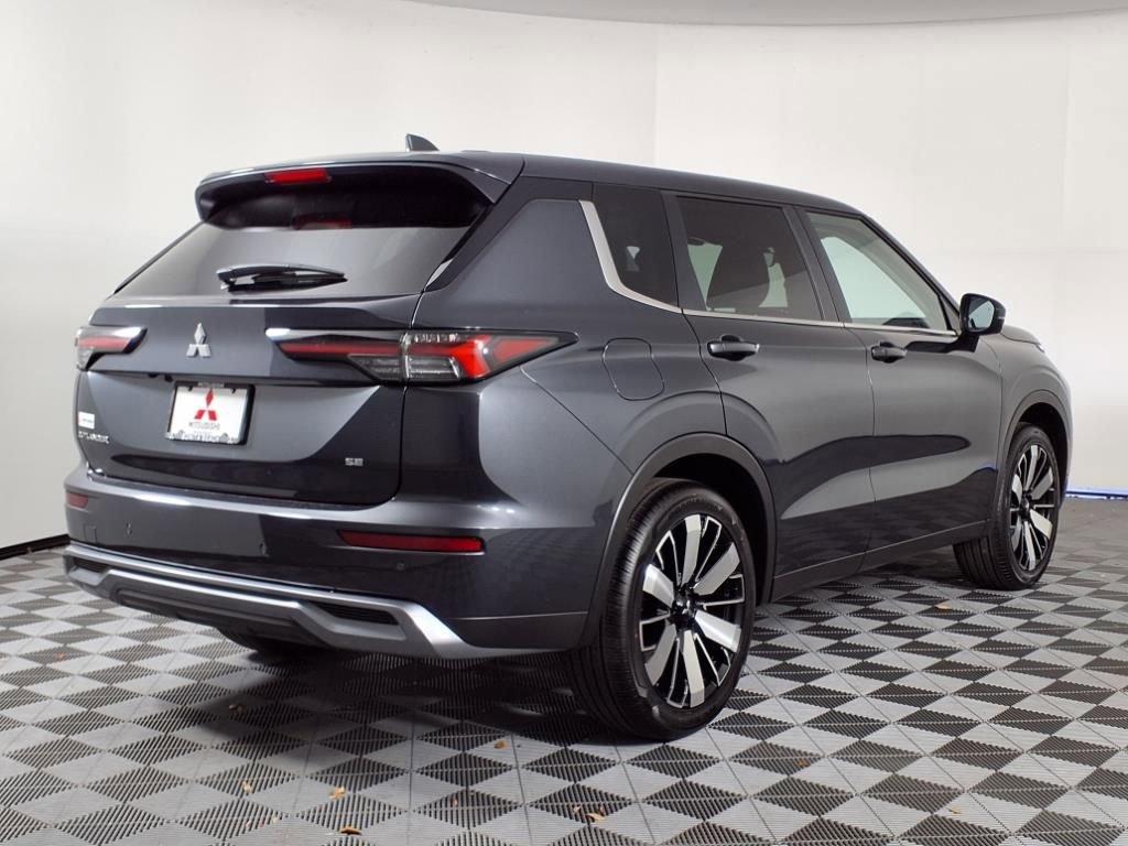 Used 2025 Mitsubishi Outlander SE image 26