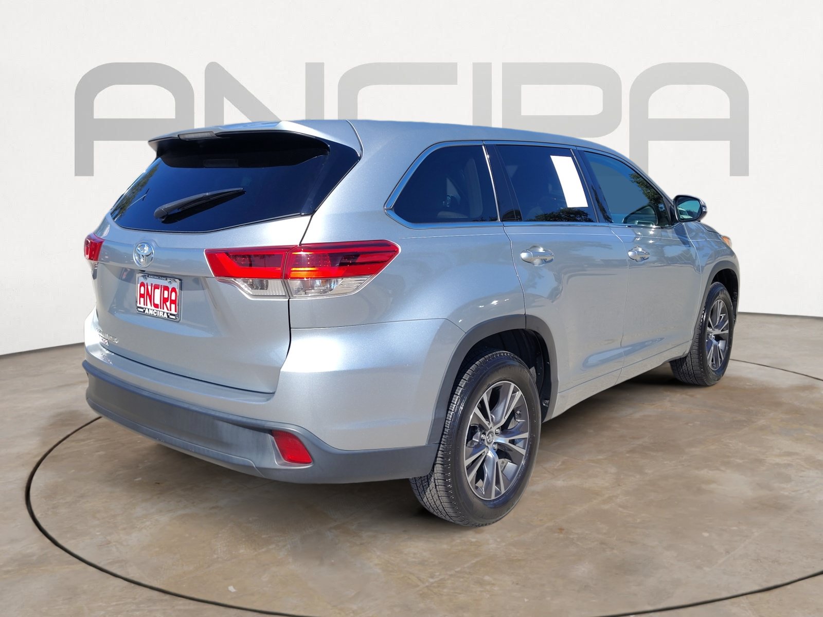 Used 2017 Toyota Highlander LE FWD image 11
