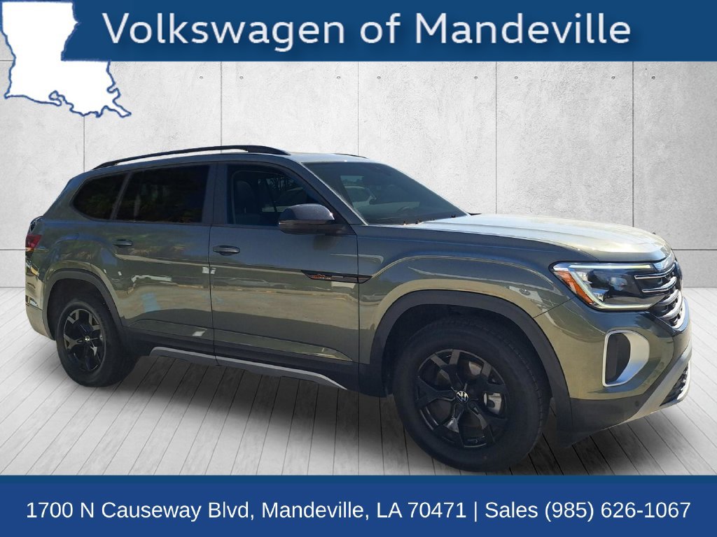 Used 2025 Volkswagen Atlas Peak Edition SE AWD/4WD image 3