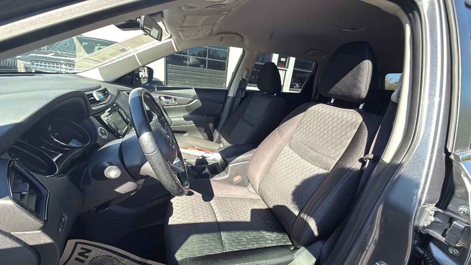 Used 2020 Nissan Rogue SV image 16