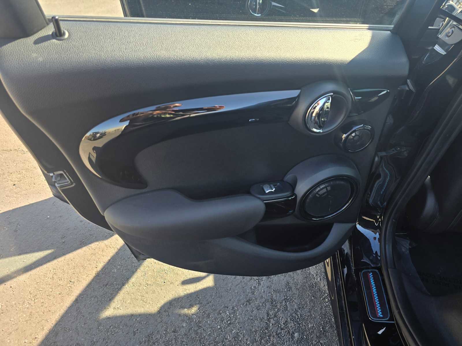 Used 2019 MINI Cooper S w/ Premium Package image 18