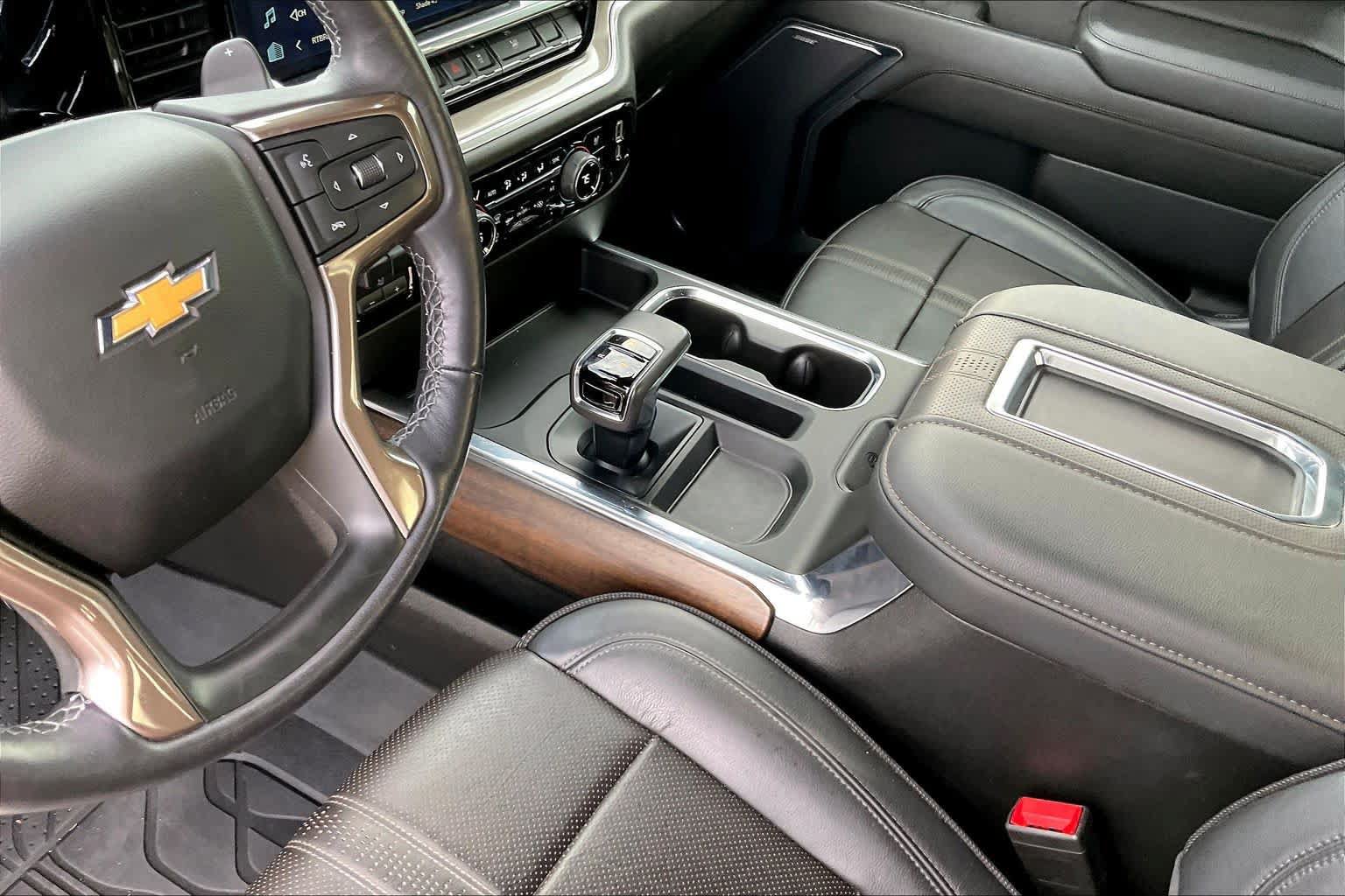 Used 2022 Chevrolet Silverado 1500 High Country w/ High Country Premium Package AWD/4WD image 17