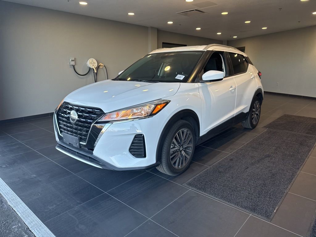 Used 2021 Nissan Kicks SV image 1