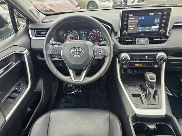 Used 2020 Toyota RAV4 XLE Premium image 28