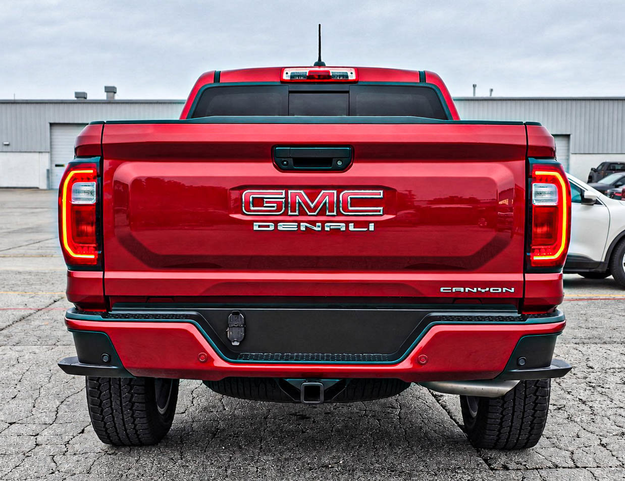 Used 2024 GMC Canyon Denali AWD/4WD image 5