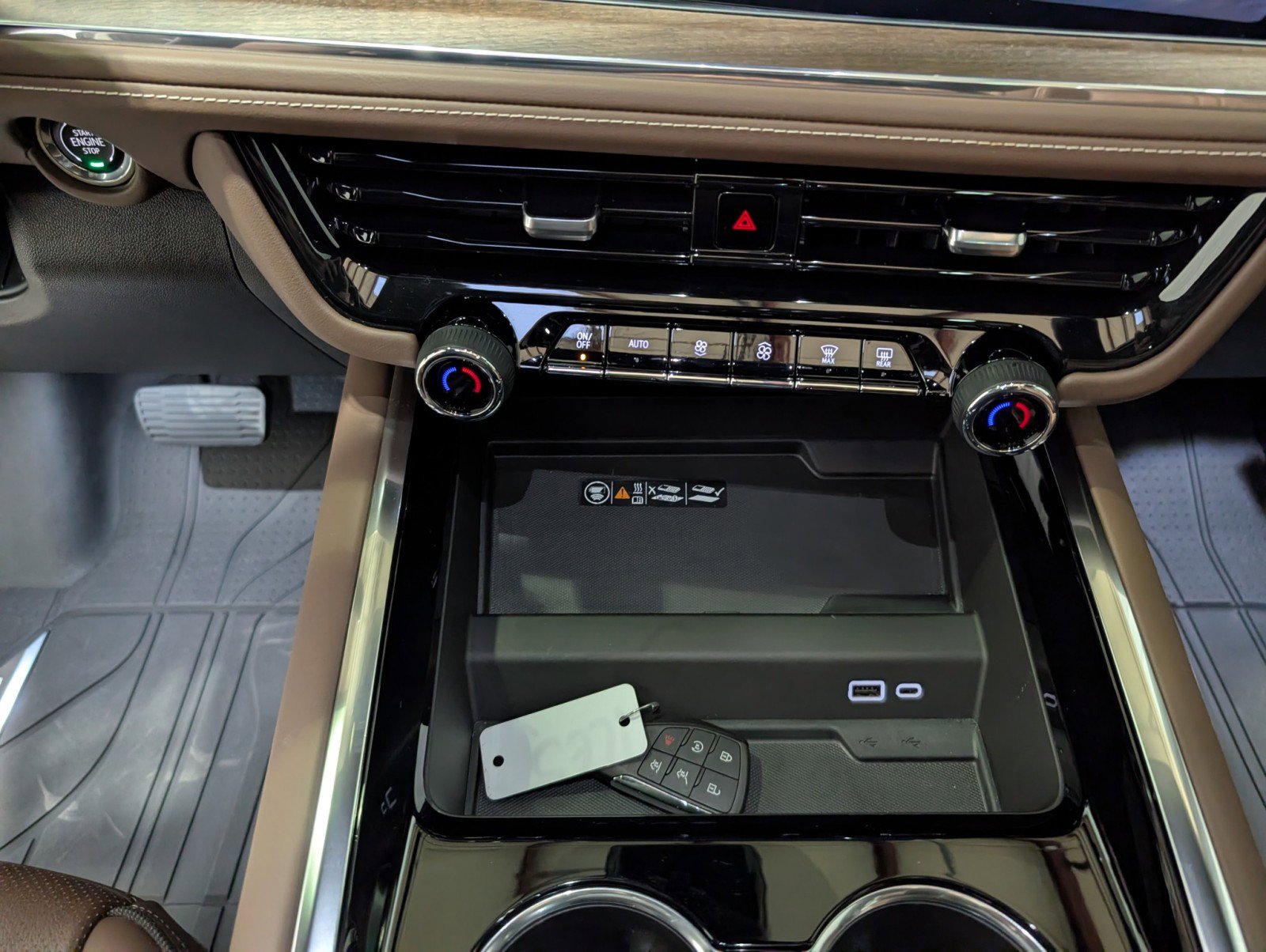 Used 2025 Chevrolet Suburban High Country image 25