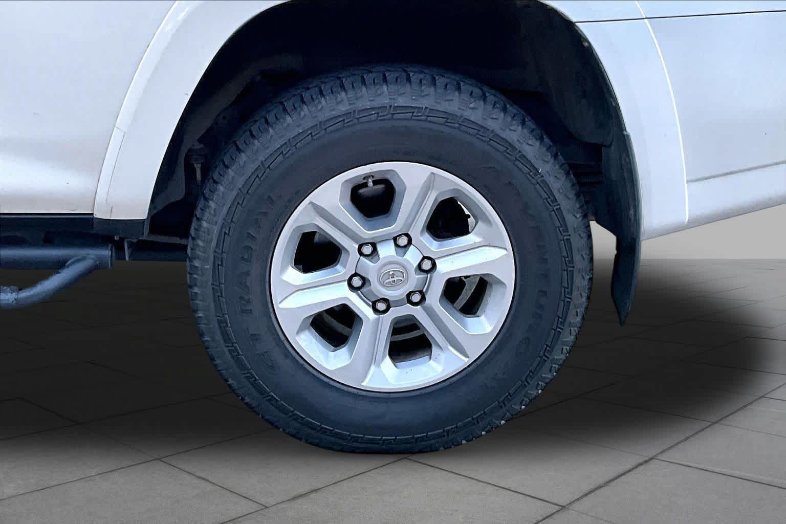 Used 2020 Toyota 4Runner SR5 AWD/4WD image 10