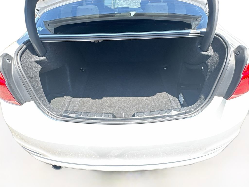 Used 2018 BMW 320i Sedan RWD image 32