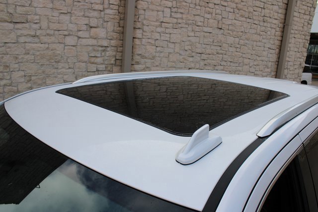 Used 2023 GMC Yukon SLT w/ SLT Premium Package image 4