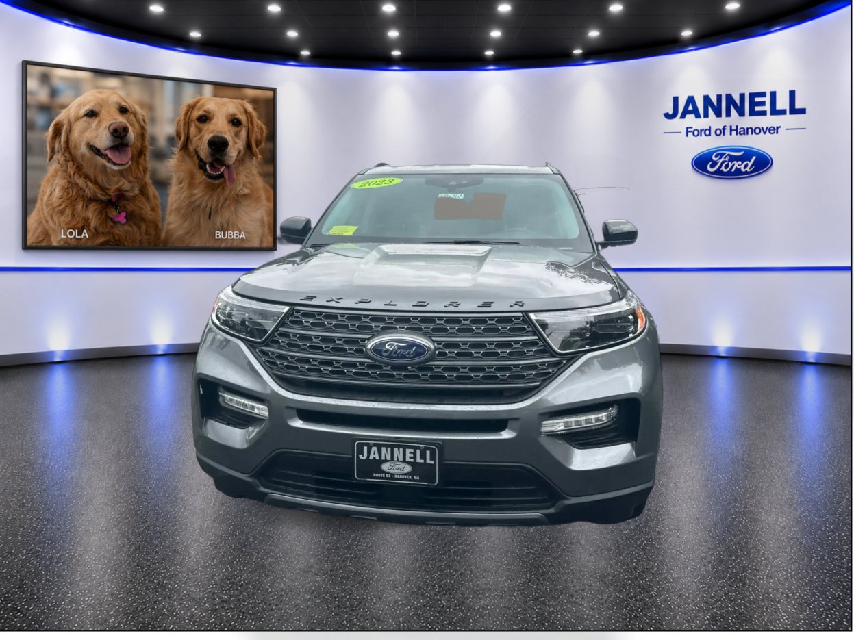 Used 2023 Ford Explorer XLT w/ Equipment Group 202A AWD/4WD image 2