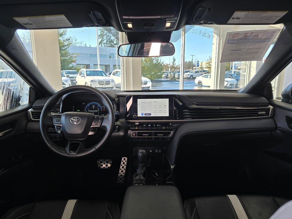 Used 2025 Toyota Camry SE image 24