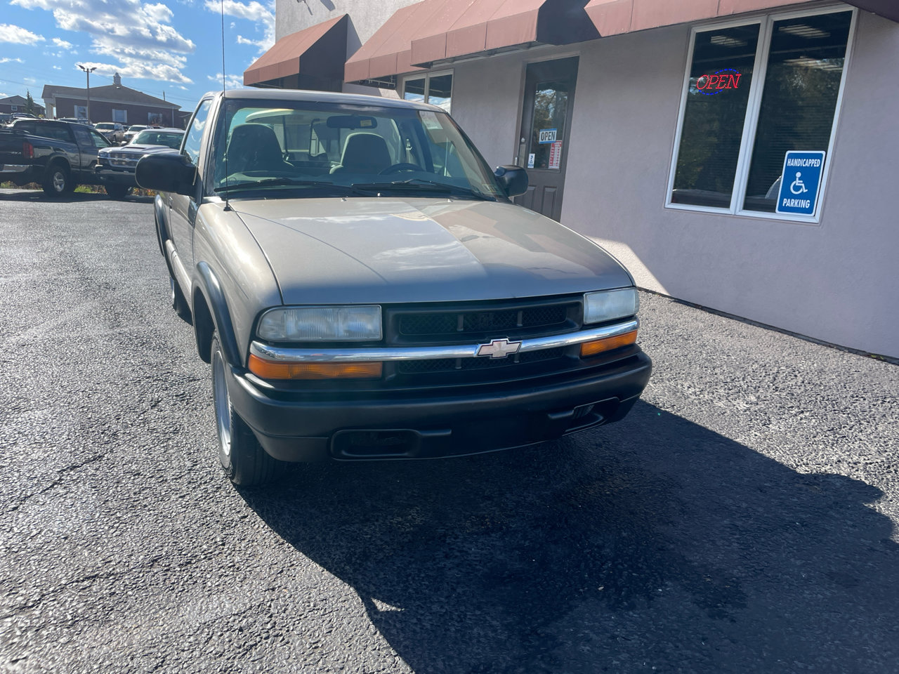 Used 2003 Chevrolet S10 Pickup 2WD Regular Cab image 2