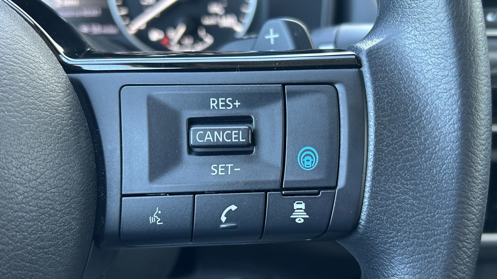 Used 2023 Nissan Rogue SV image 23