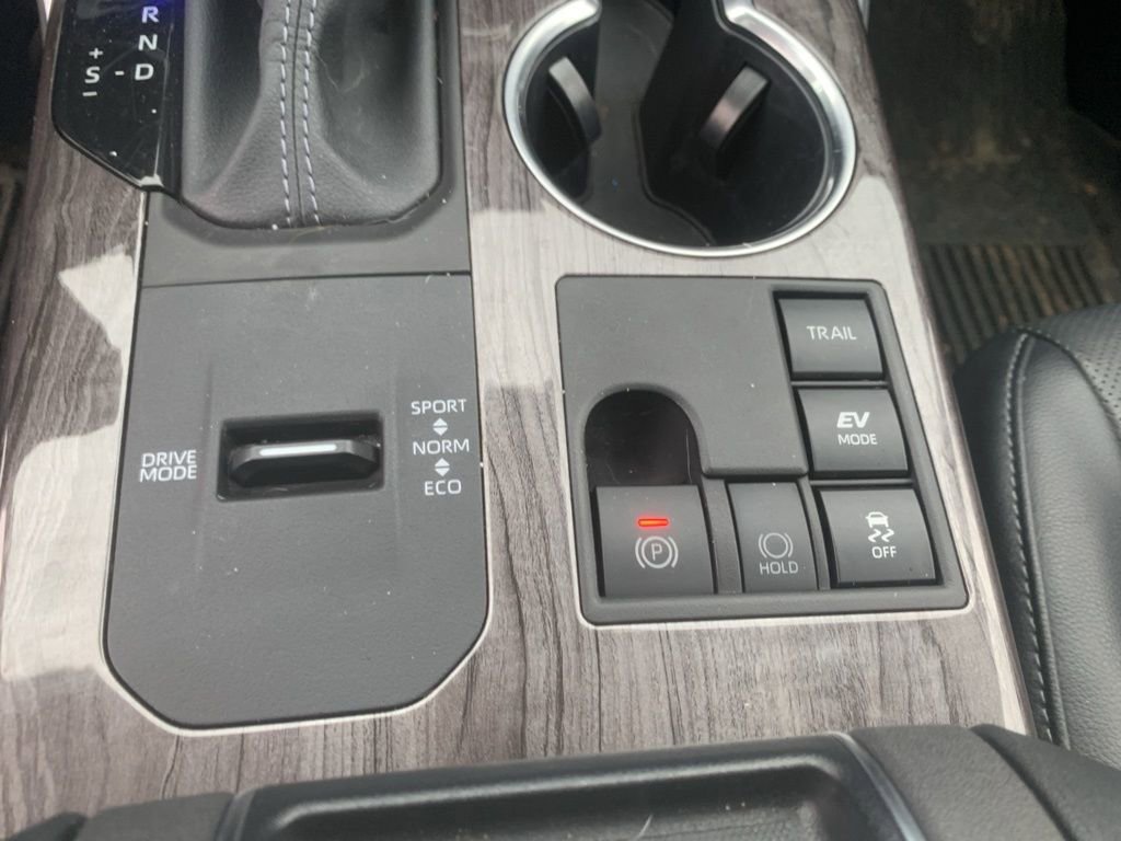 Used 2025 Toyota Highlander Platinum image 25
