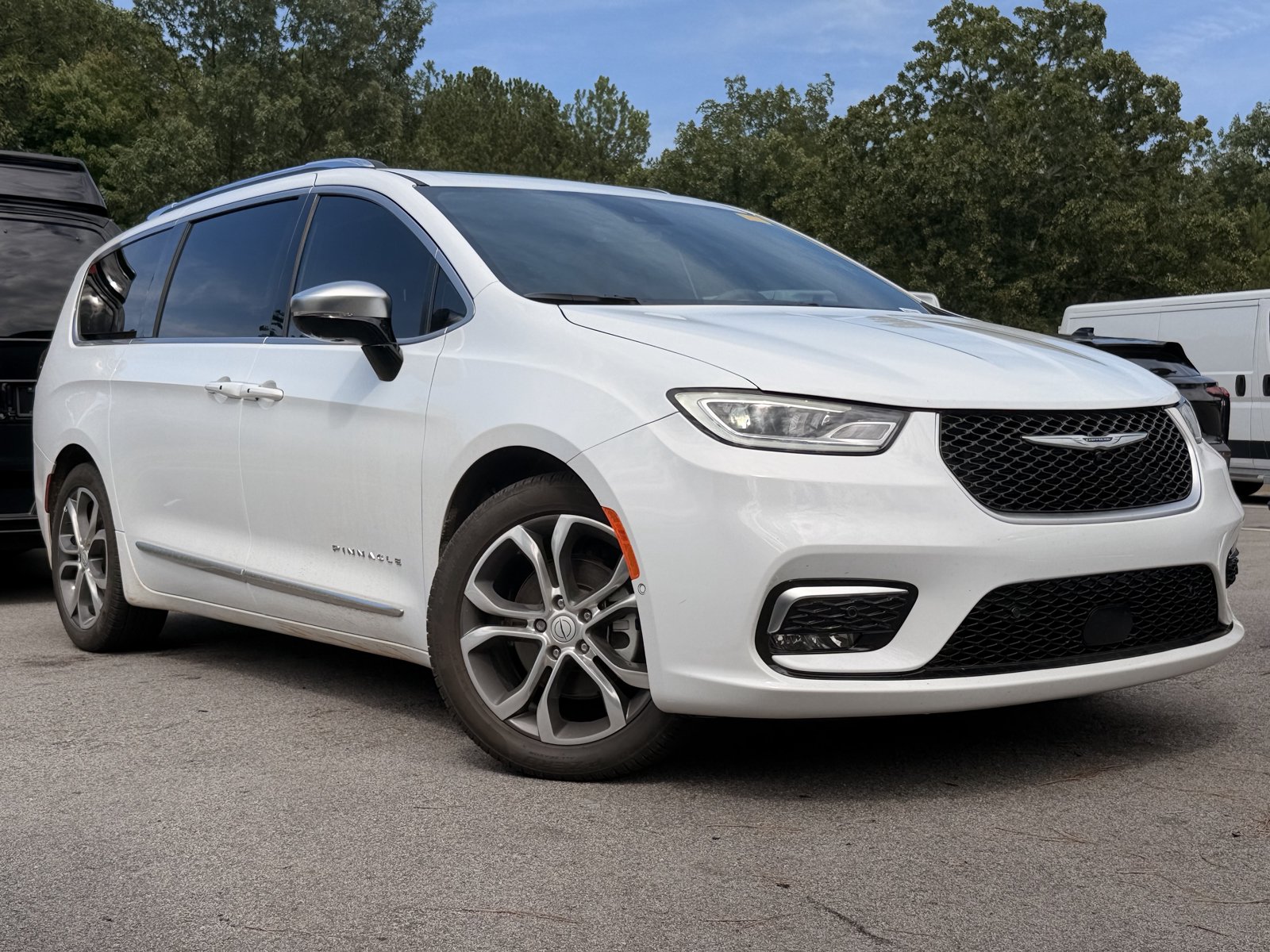 Used 2026 Chrysler Pacifica Pinnacle FWD image 2