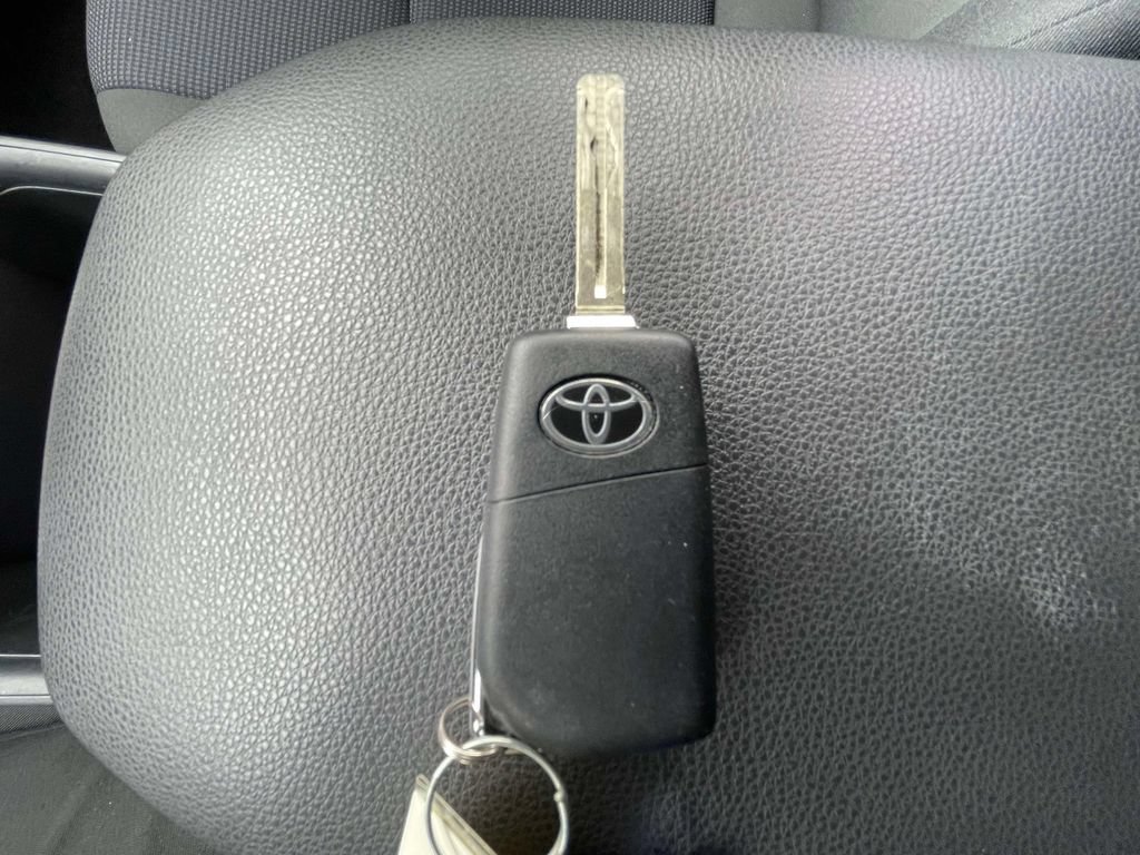 Used 2023 Toyota RAV4 LE AWD/4WD image 31