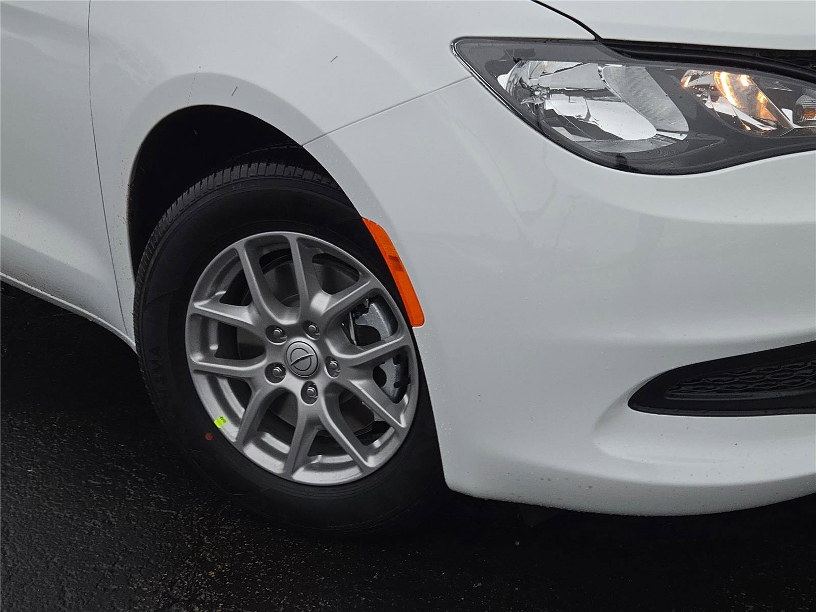 New 2026 Chrysler Voyager LX image 3