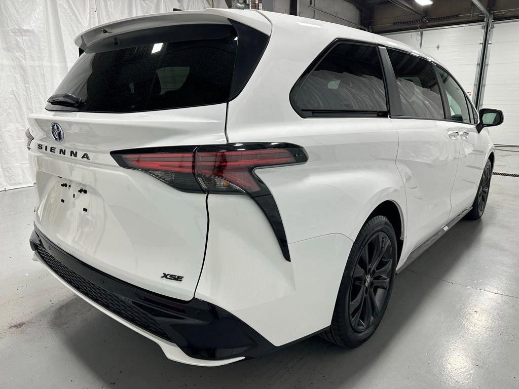 Used 2025 Toyota Sienna XSE image 7