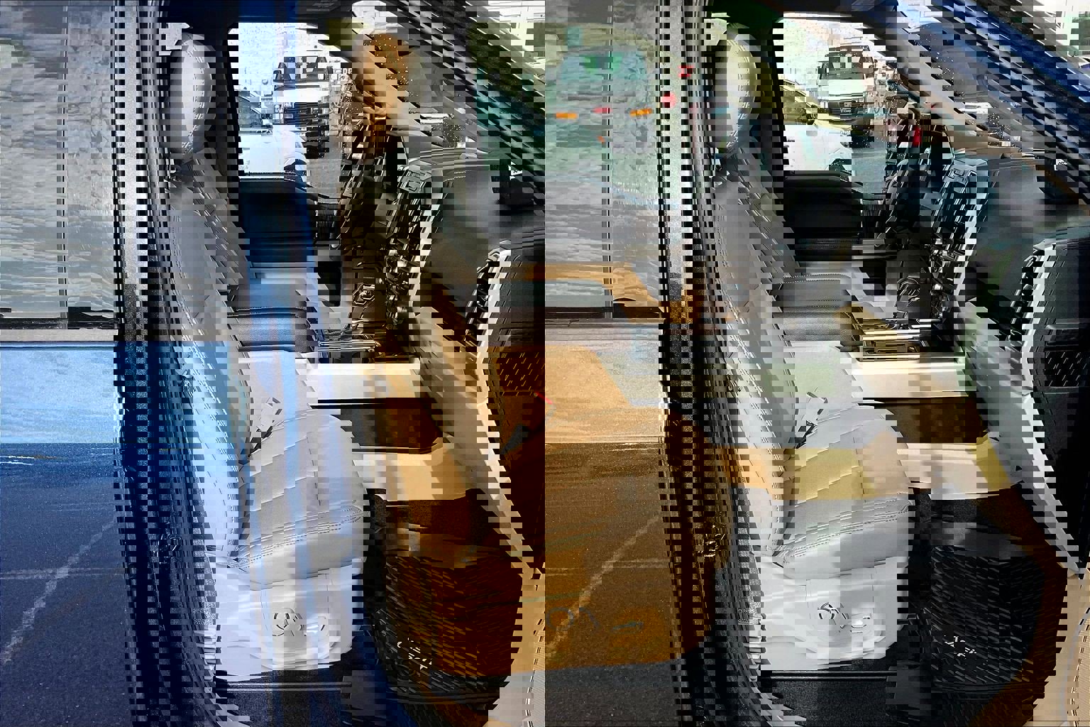 Used 2018 Ford F150 Lariat w/ Equipment Group 502A Luxury image 7