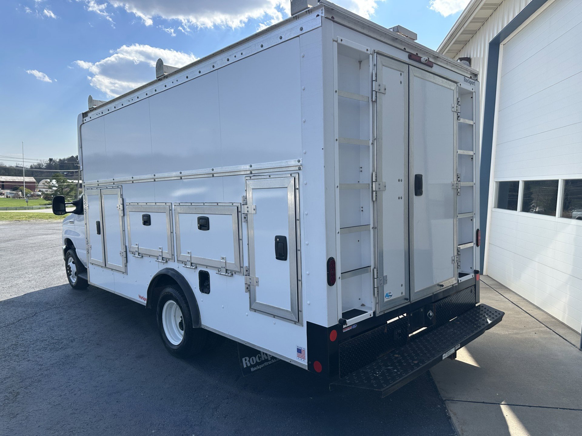 Used 2024 Ford E-450 and Econoline 450 Super Duty w/ Interior Upgrade Package RWD image 5