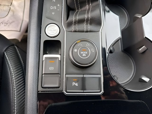 Certified 2022 Volkswagen Atlas Cross Sport SE AWD/4WD image 15