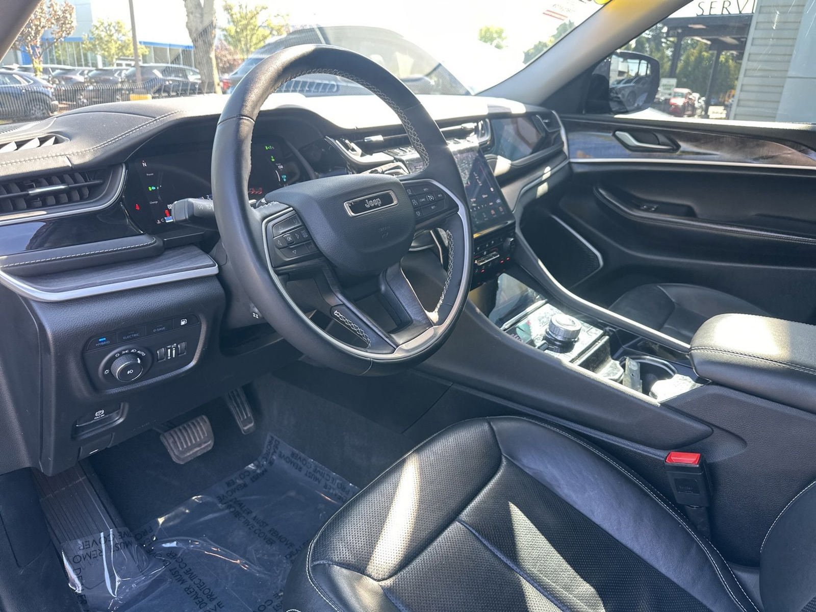 Used 2022 Jeep Grand Cherokee Limited 4xe w/ Luxury Tech Group II AWD/4WD image 6