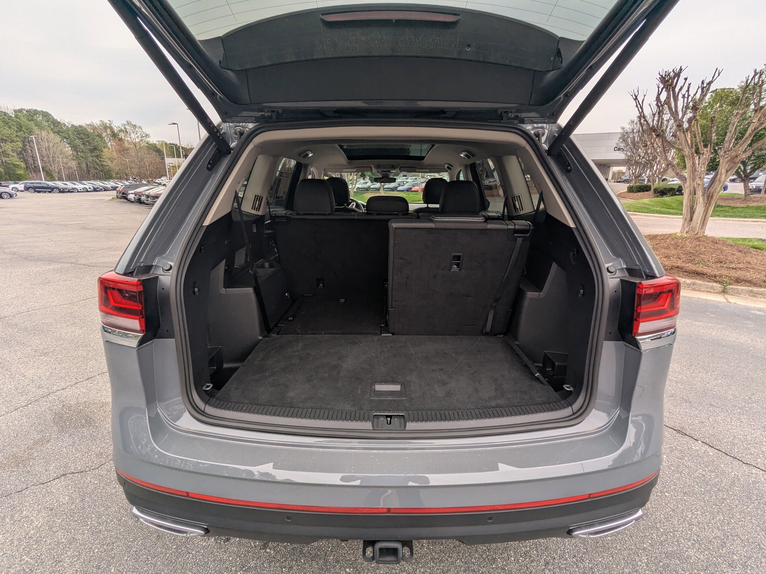 Used 2025 Volkswagen Atlas SE image 16