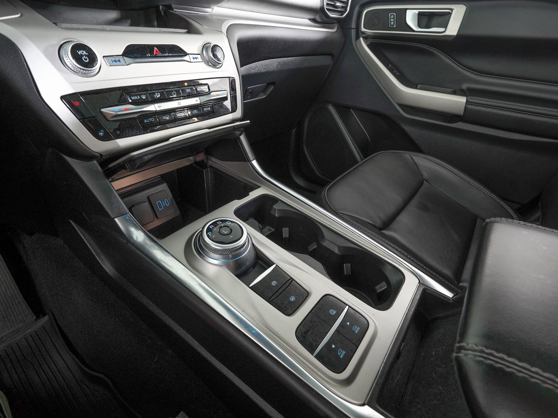 Used 2022 Ford Explorer XLT w/ Equipment Group 202A image 23