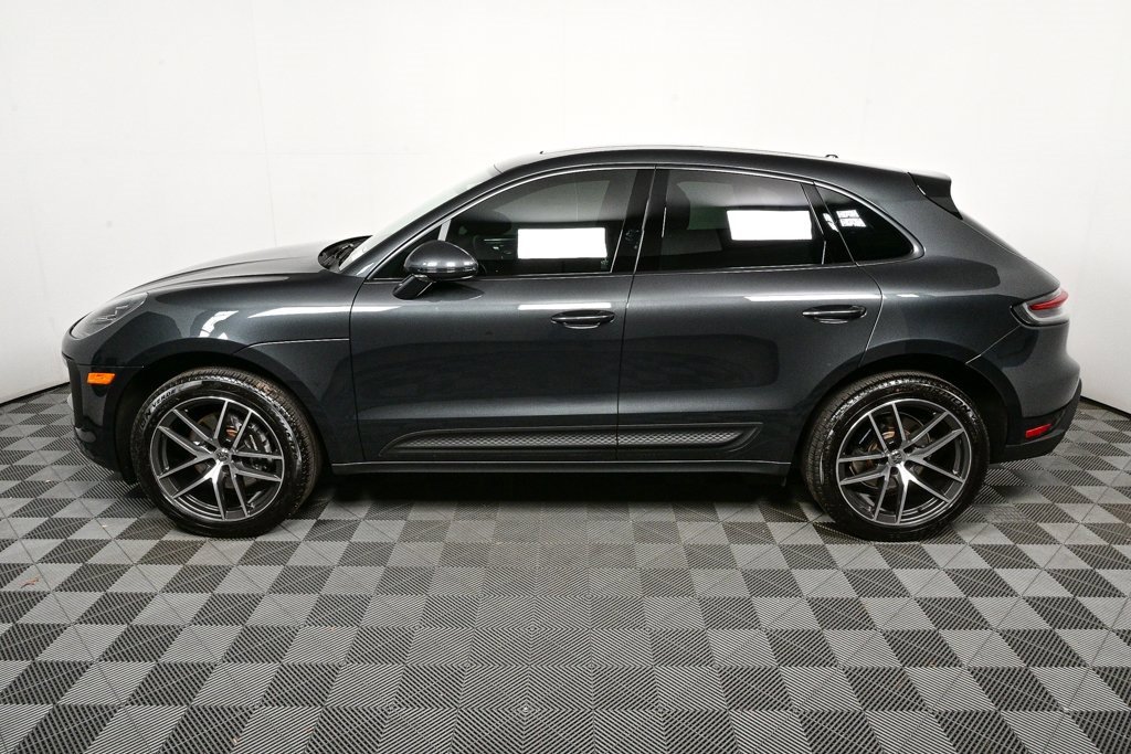 Certified 2025 Porsche Macan image 2