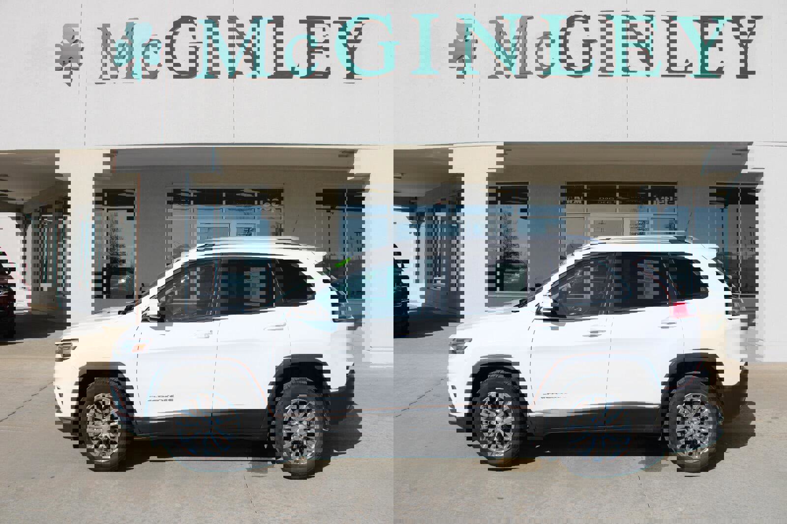 Used 2020 Jeep Cherokee Latitude image 1