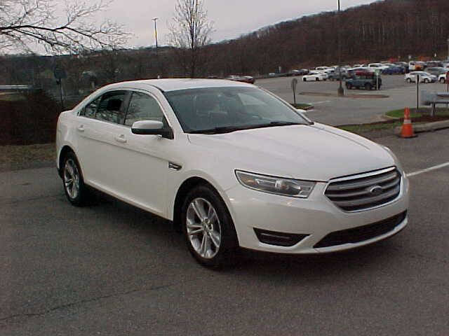 Used 2015 Ford Taurus SEL image 27