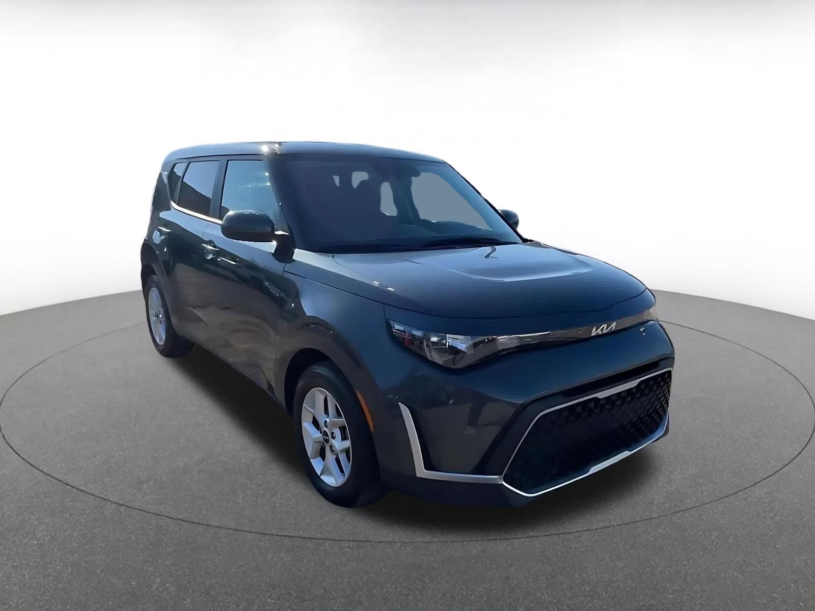 Used 2025 Kia Soul LX w/ LX Technology Package image 3