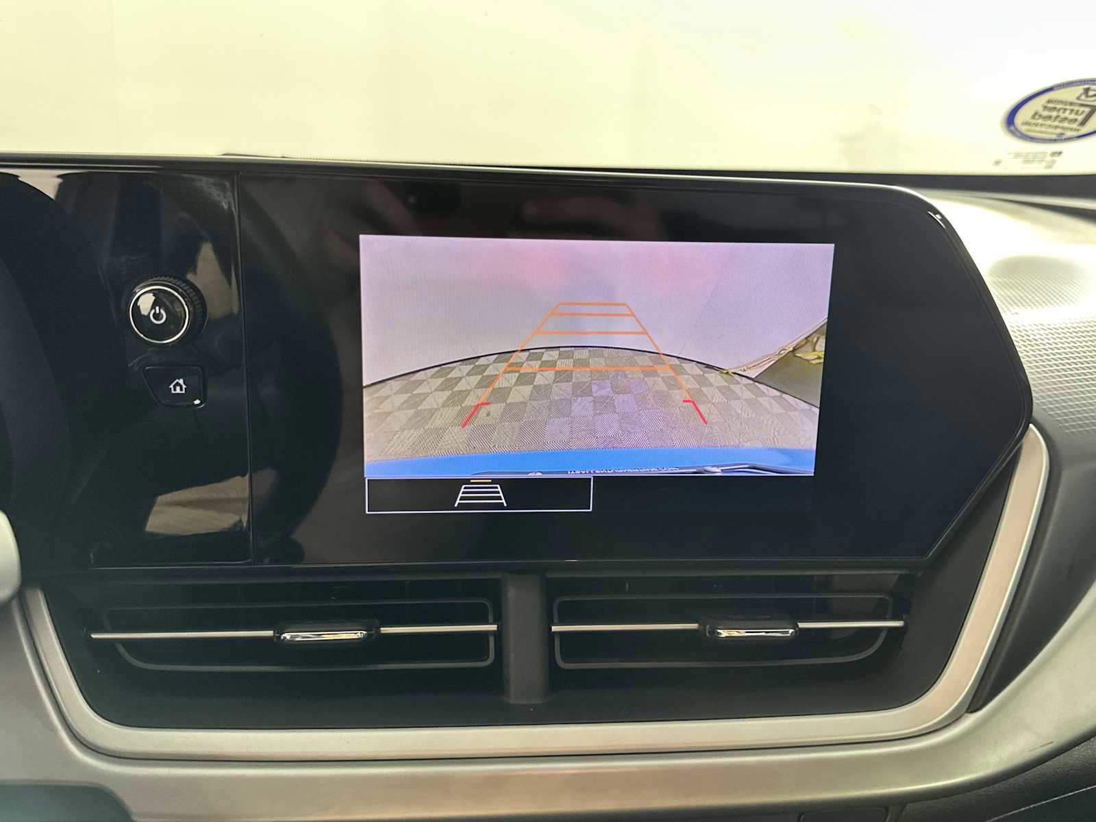 Used 2024 Chevrolet Trax RS w/ Sunroof Package FWD image 18