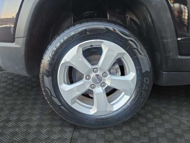 Used 2018 Jeep Compass Latitude w/ Popular Equipment Group AWD/4WD image 35