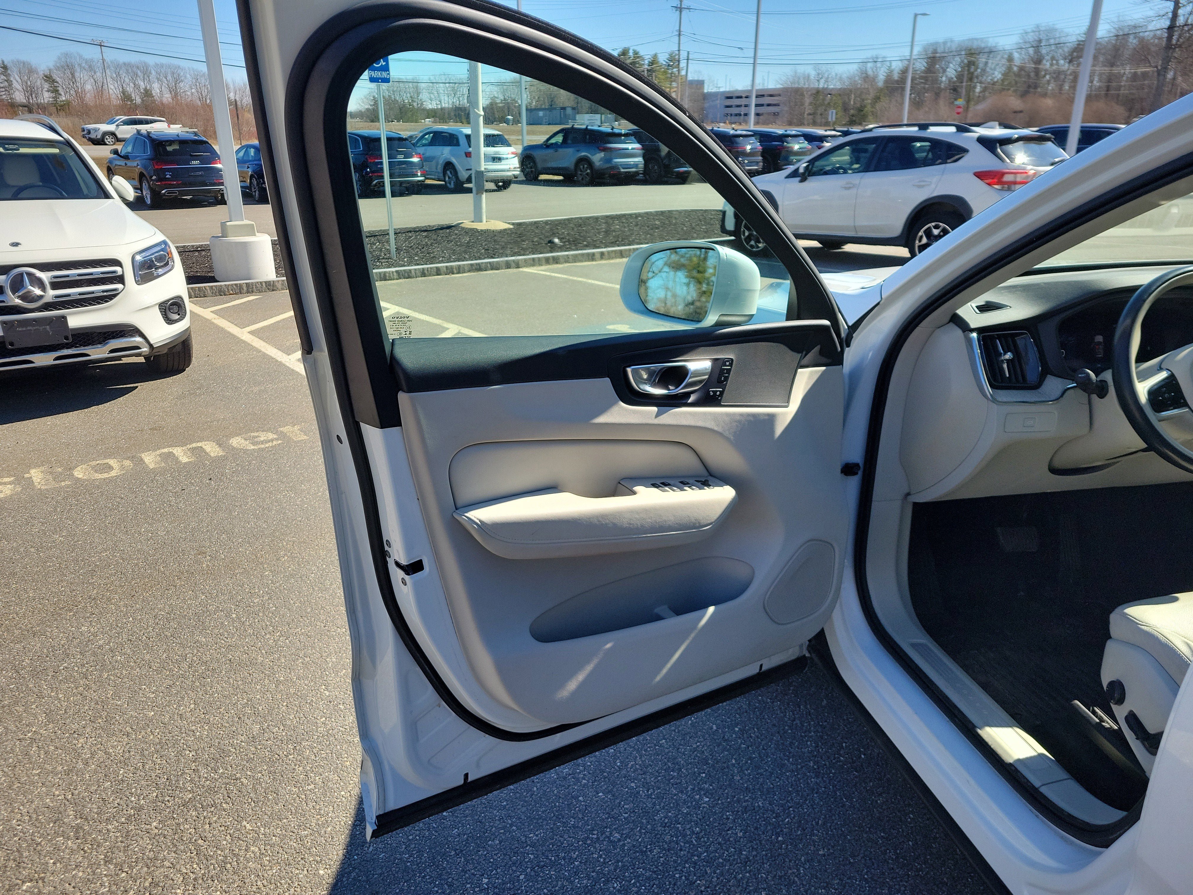 Used 2023 Volvo XC60 B5 Plus w/ Climate Package image 17