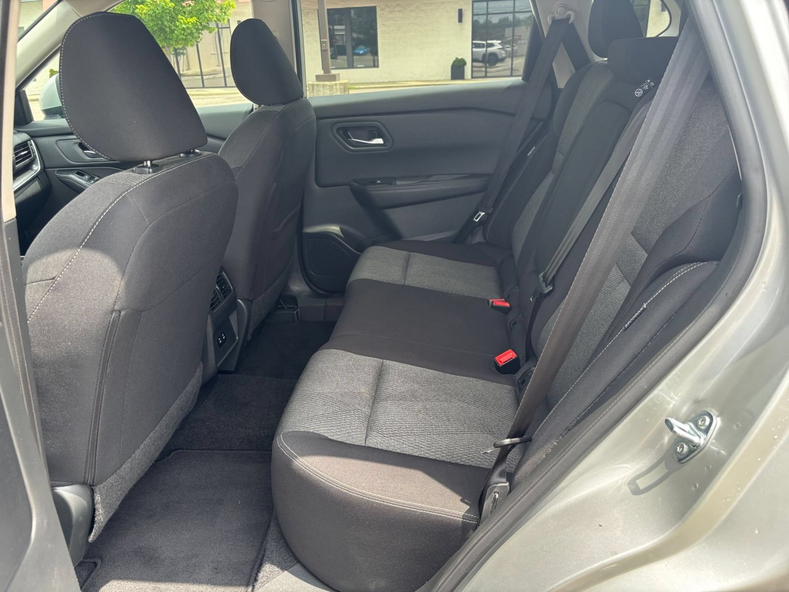 Used 2025 Nissan Rogue SV AWD/4WD image 24