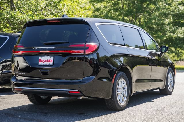 New 2027 Chrysler Pacifica Select FWD image 6