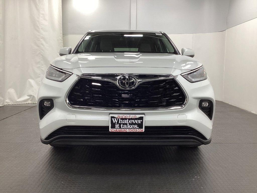 Used 2022 Toyota Highlander LE image 2