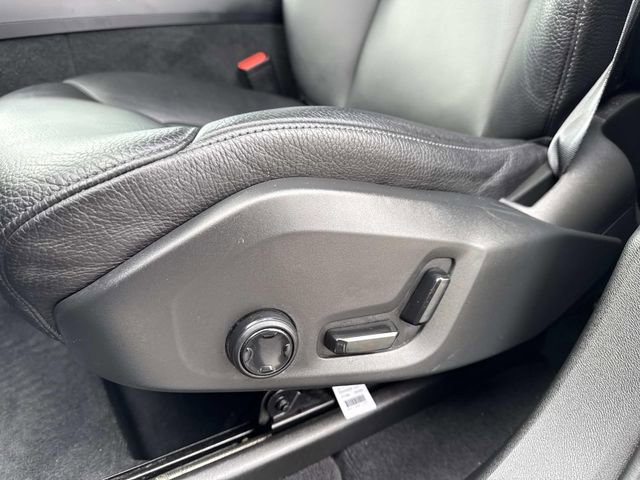 Used 2018 Volvo XC60 T6 Momentum w/ Convenience Package image 19