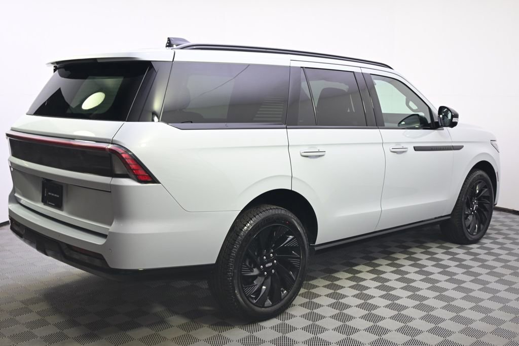 New 2026 Lincoln Navigator Reserve w/ Jet Appearance Package image 7